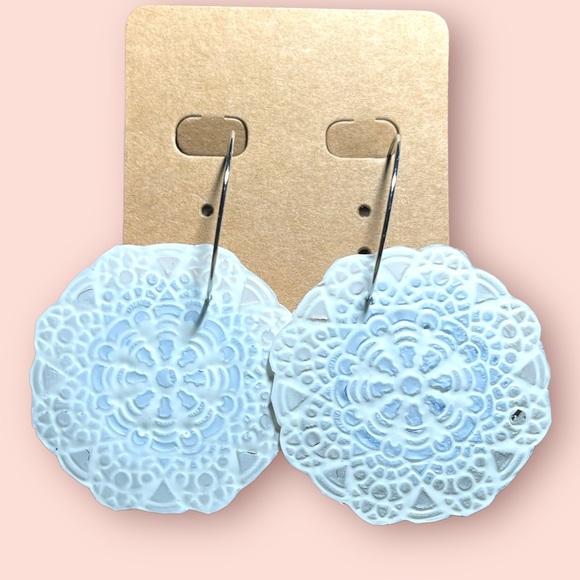 Handcrafted White Lace & Baby Blue Circle Earrings - Picture 4 of 5